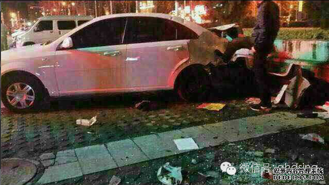 事故丨秦皇島開發(fā)區(qū)廣緣超市附近發(fā)生連環(huán)車禍！司機(jī)逃逸