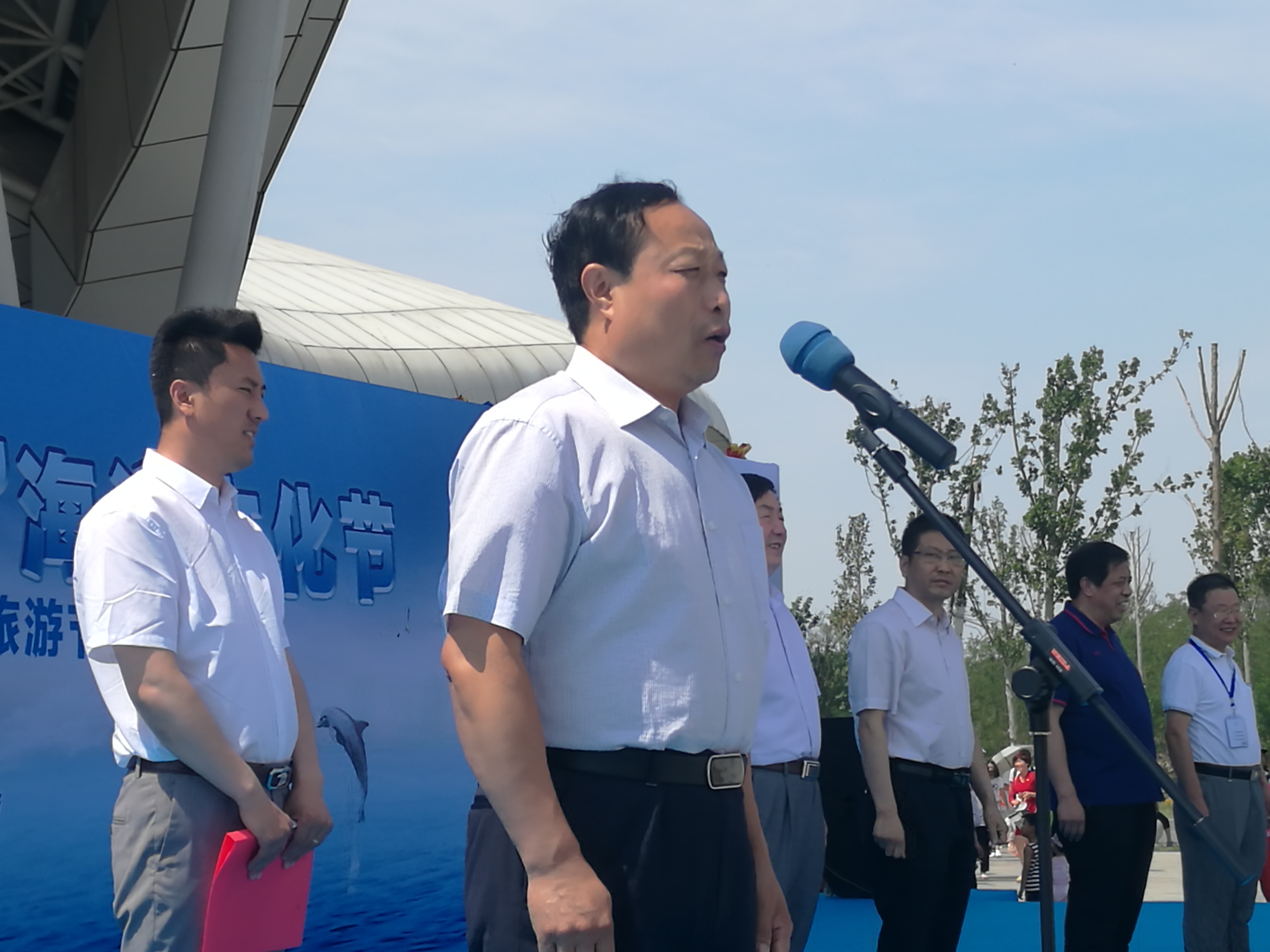 秦皇島市人大常委會(huì)副主任劉文杰宣布文化節(jié)開(kāi)幕